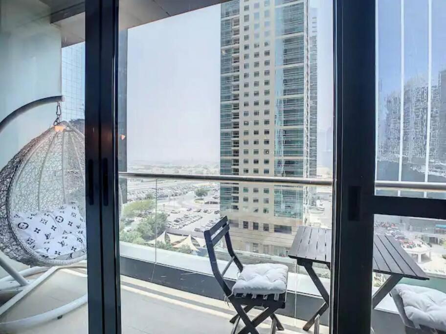 Luxury Modern Studio In Jlt With Amazing View & Rooftop Pool - Sleeps 3 Dubái Exterior foto