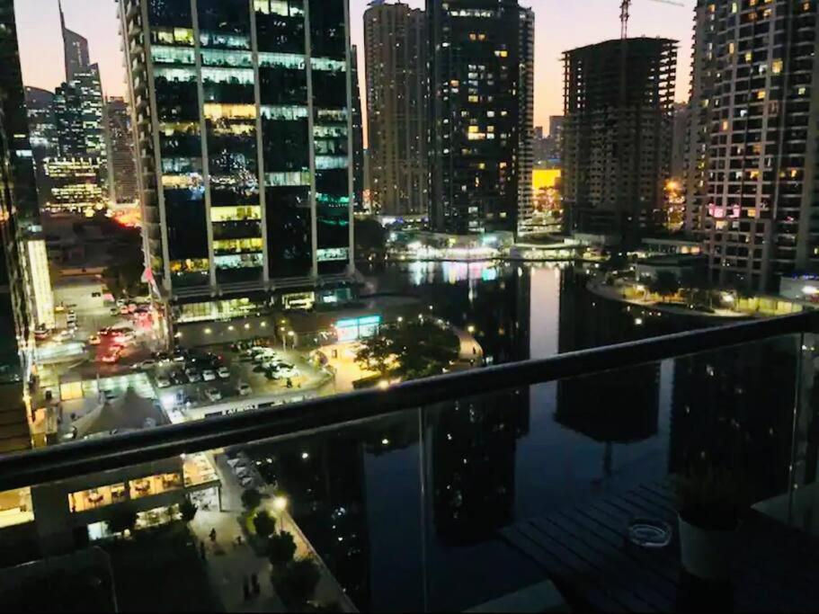 Luxury Modern Studio In Jlt With Amazing View & Rooftop Pool - Sleeps 3 Dubái Exterior foto